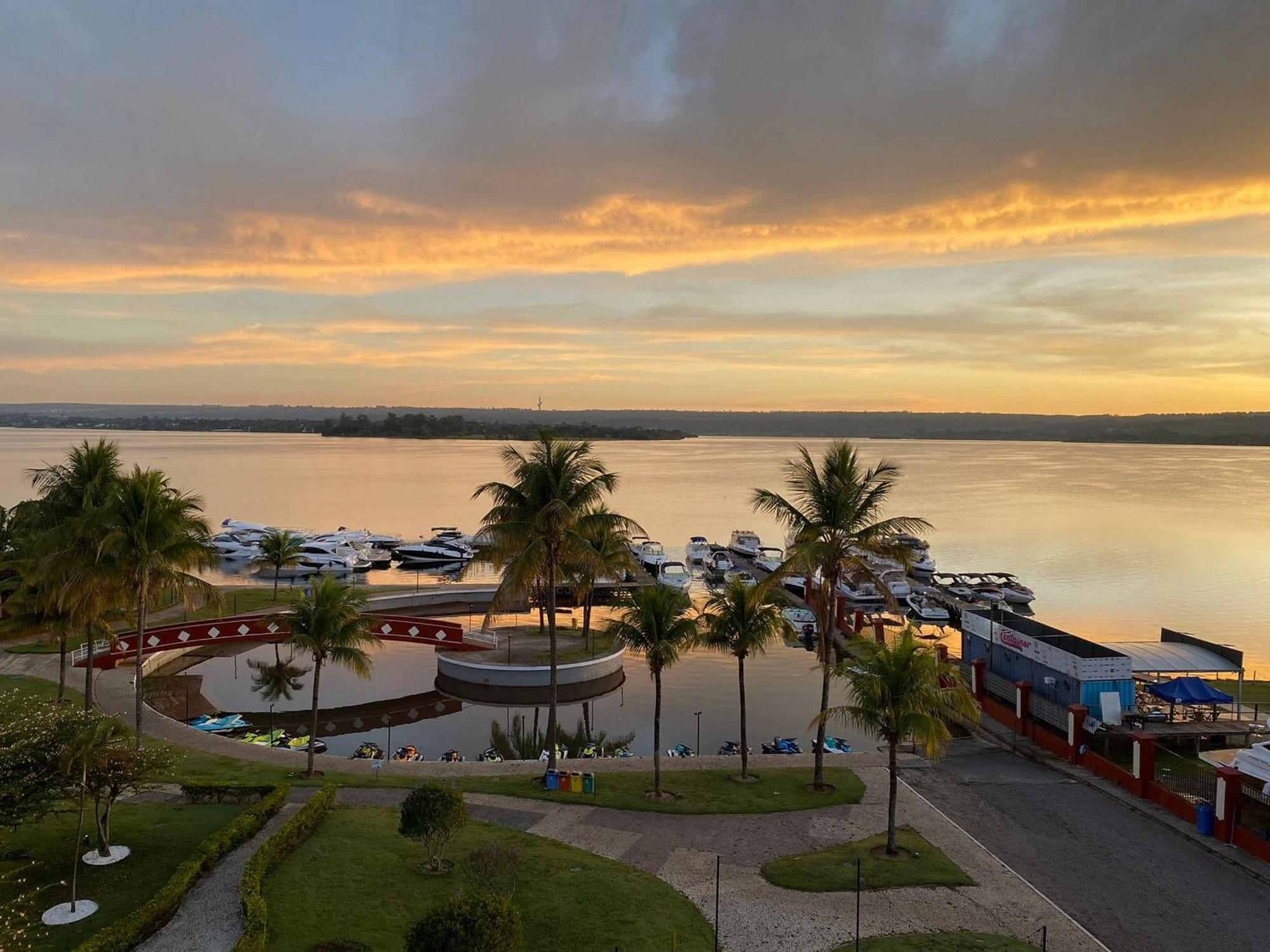 Flat Beira Lago No Centro De Bsb Brasilia Esterno foto